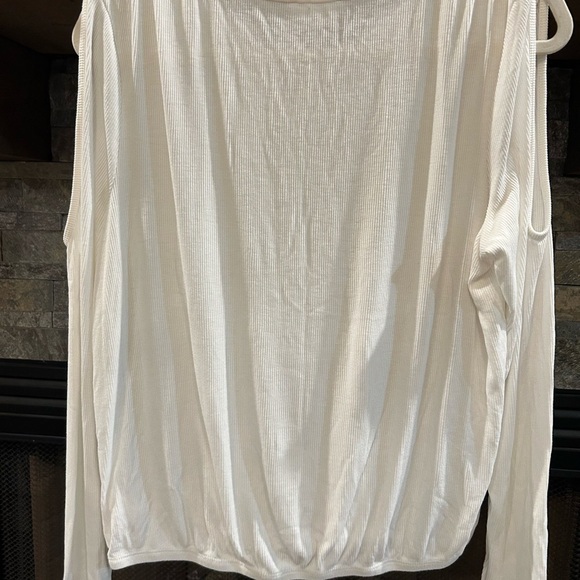 Love and Promises - Cold Shoulder Ribbed Long-Sleeve White Sweater Size Large - Picture 6 of 7